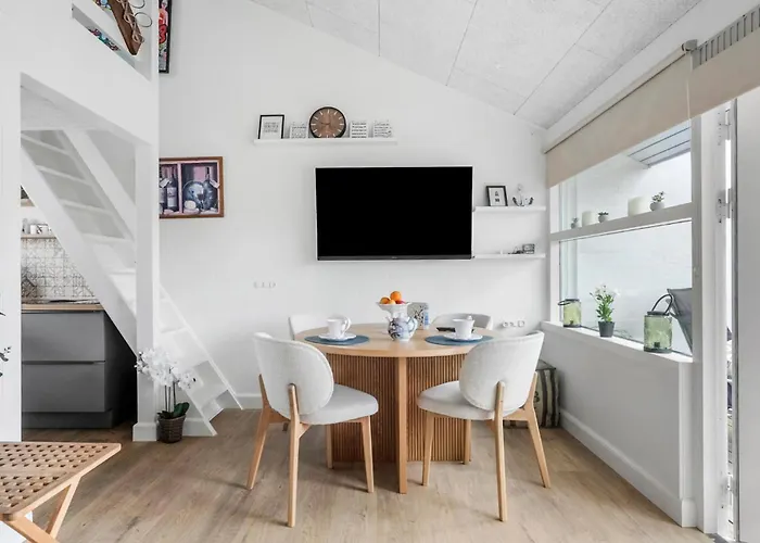 Stunning In Vaeggerlose With Wifi Hébergement de vacances Bøtø By