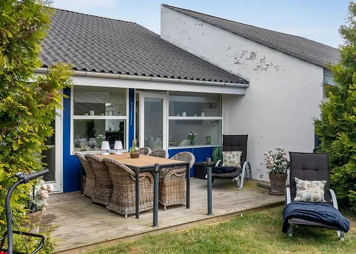 Stunning In Vaeggerlose With Wifi Hébergement de vacances Bøtø By